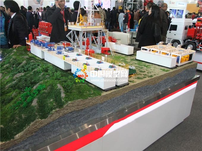 頁巖氣勘測開發裝備一體化沙盤模型